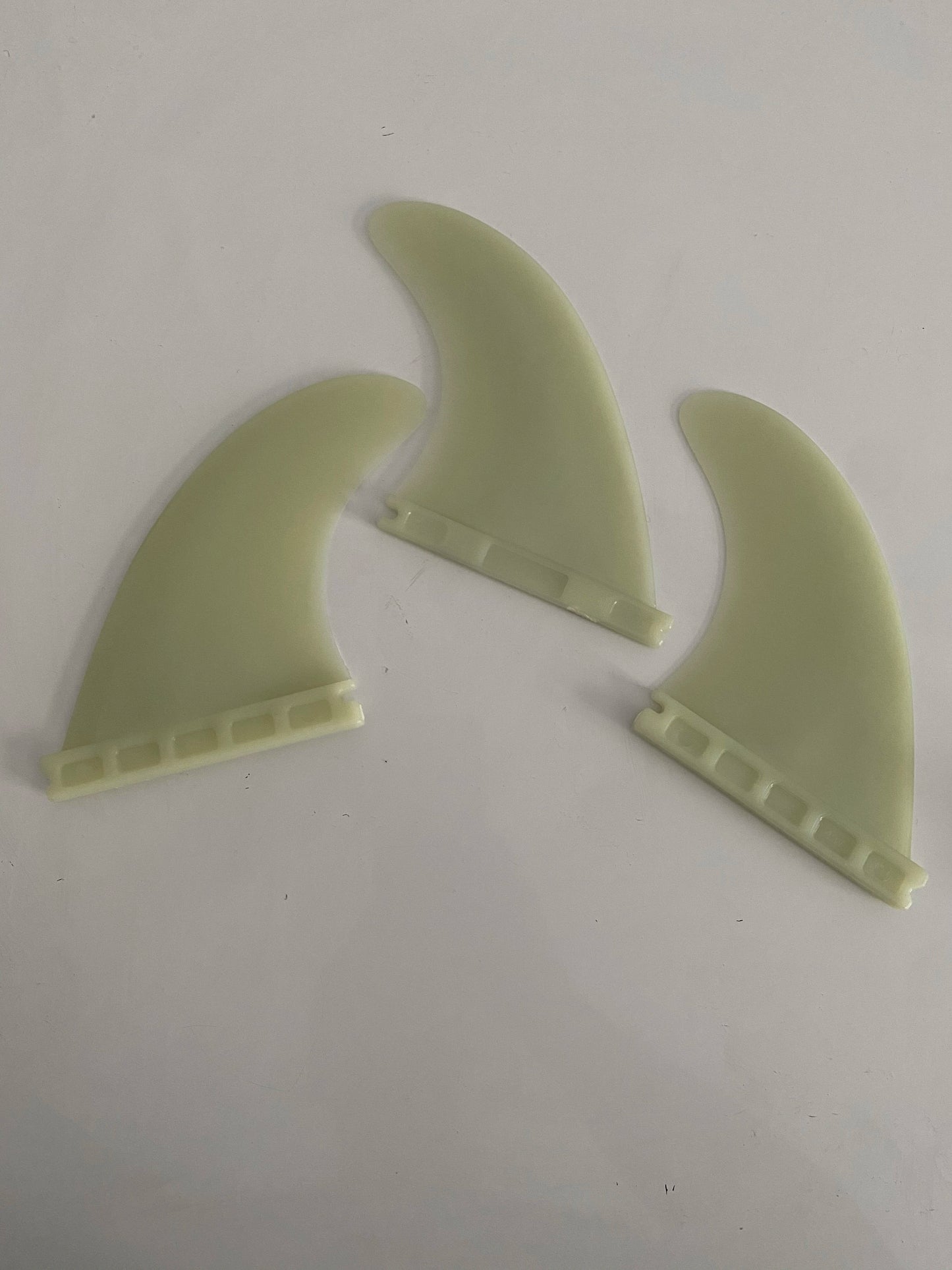 Surfing Fins for Surfboard 4.37"/11.1cm Surf Fin High Quality Plastic Surfboard Water Sports Surfing Board