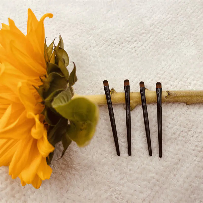 Black Round Head Eyeshadow Brush - Multi-Color Makeup Tool
