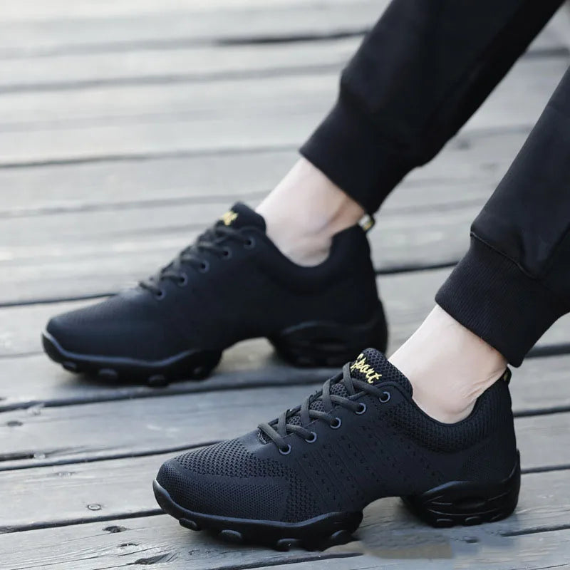 New Soft Sole Men Sports Shoes Anti-skid Square Dance Shoes Sneakers Net Jazz Shoes Fitness Team Performance Shoes
