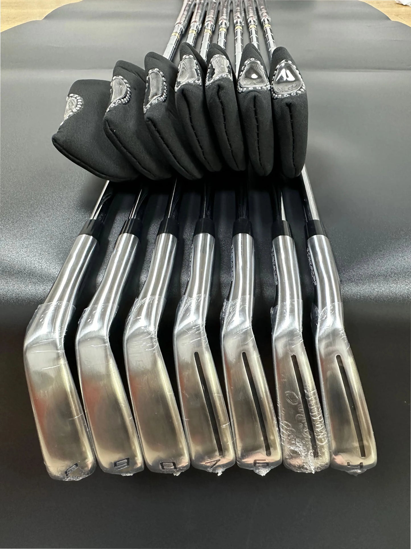 2024 New Brand Silver Left Golf Irons Set P 790 456789p with Shaft and Grip P790 Golf Club Iron set Head Cover Free Shipping