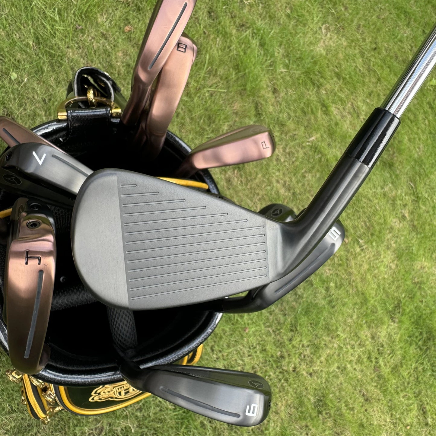 Calong Yamahero S880 Golf Irons Set Black / Golden 4 5 6 7 8 9 P With Steel Shaft Hollow Design Top Golf Clubs