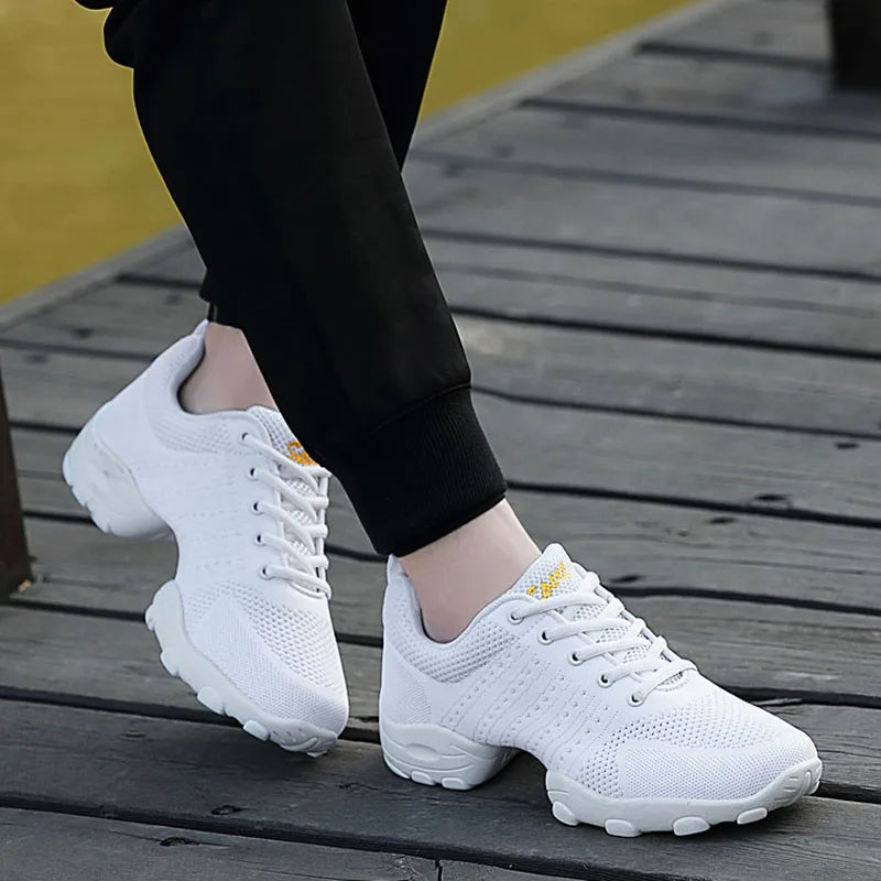 New Soft Sole Men Sports Shoes Anti-skid Square Dance Shoes Sneakers Net Jazz Shoes Fitness Team Performance Shoes