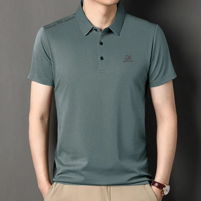 New Men's Business Casual Short Sleeved Shirt with Badge Solid Color Polo Shirt Fashionable Breathable Comfortable Versatile Top