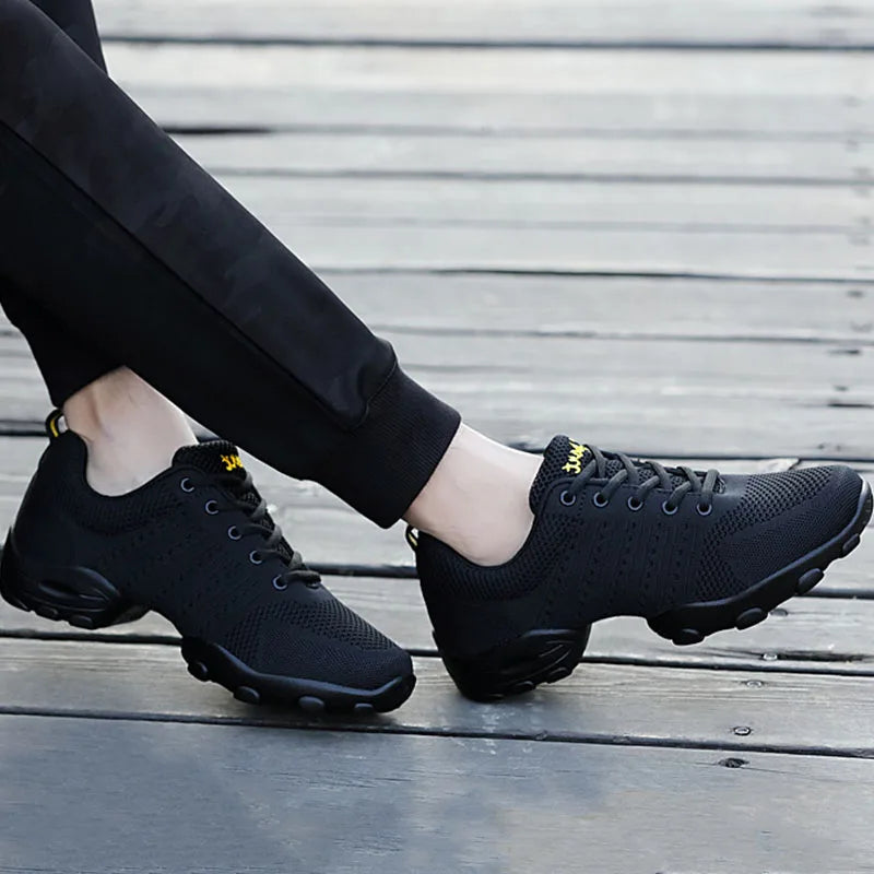 New Soft Sole Men Sports Shoes Anti-skid Square Dance Shoes Sneakers Net Jazz Shoes Fitness Team Performance Shoes