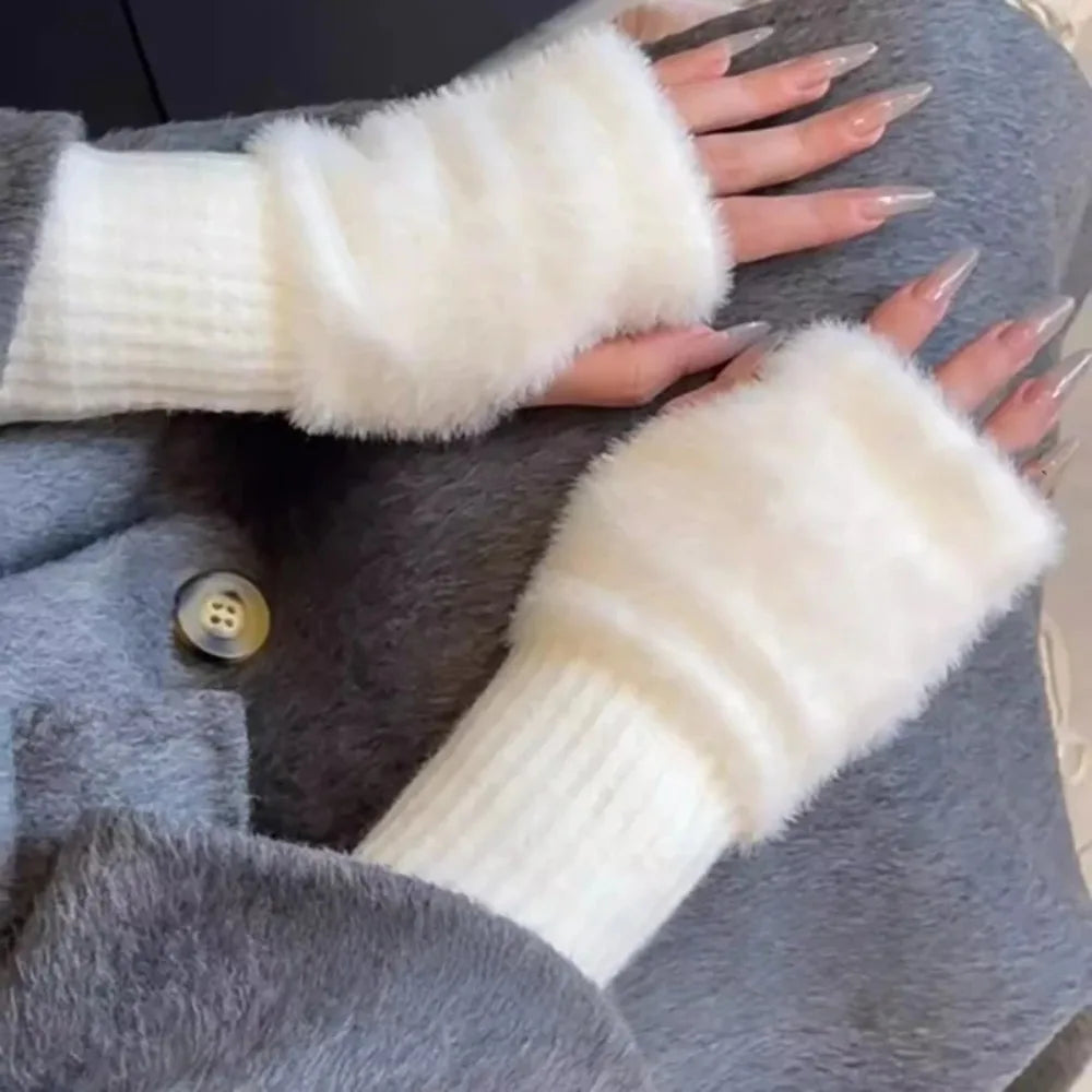 Women's warm and protective half-finger gloves suitable for spring, autumn and winter. Soft and comfortable.