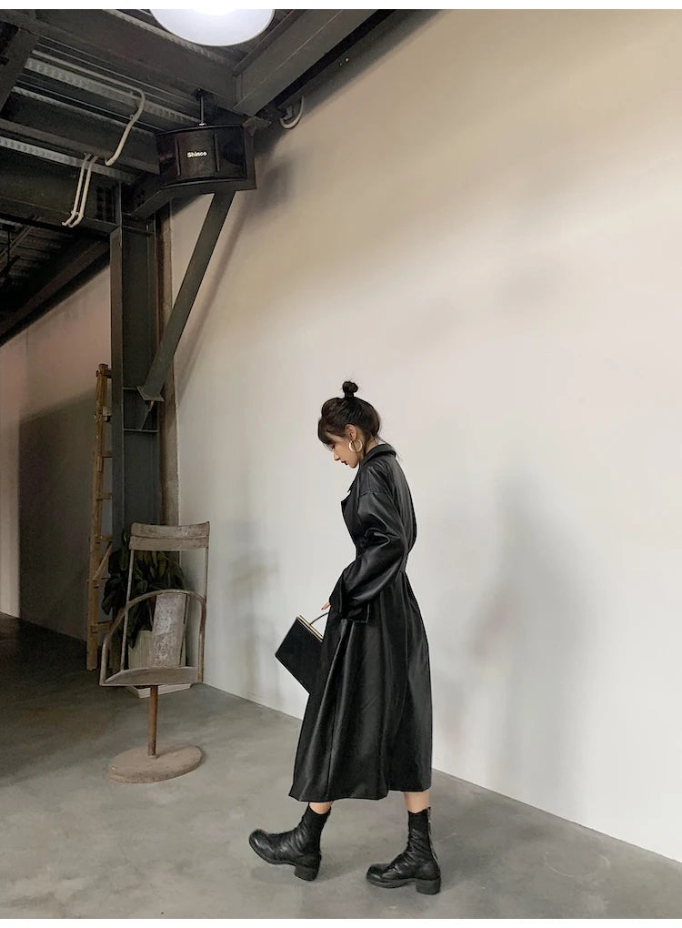Lautaro Long oversized pu leather trench coat for women long sleeve lapel loose fit Fall Stylish black women clothing streetwear