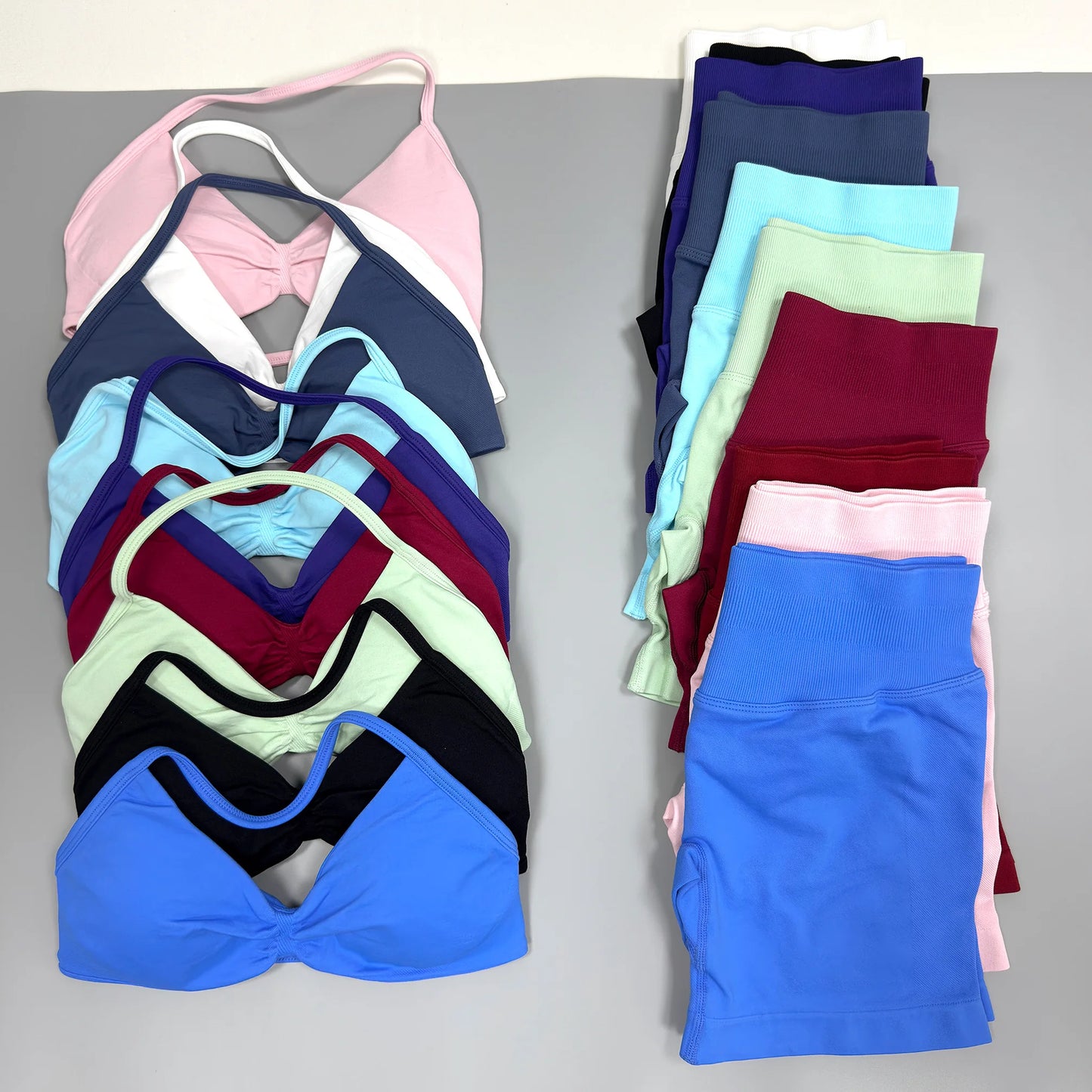 Seamless 2 Pieces Strappy Yoga Halter Bras Sets Scrunch Butt Sports Shorts Quick Dry Backless Gym Crop Tops with Pad Push Up Set