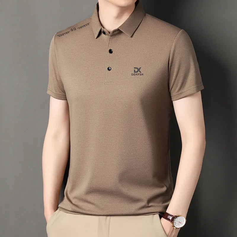New Men's Business Casual Short Sleeved Shirt with Badge Solid Color Polo Shirt Fashionable Breathable Comfortable Versatile Top