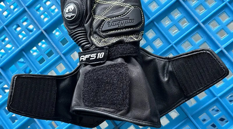 Genuine Leather Motorcycle Gloves Men's Windproof Outdoor Riding Motocross Gloves Touch screen Motociclismo Protective Equipment