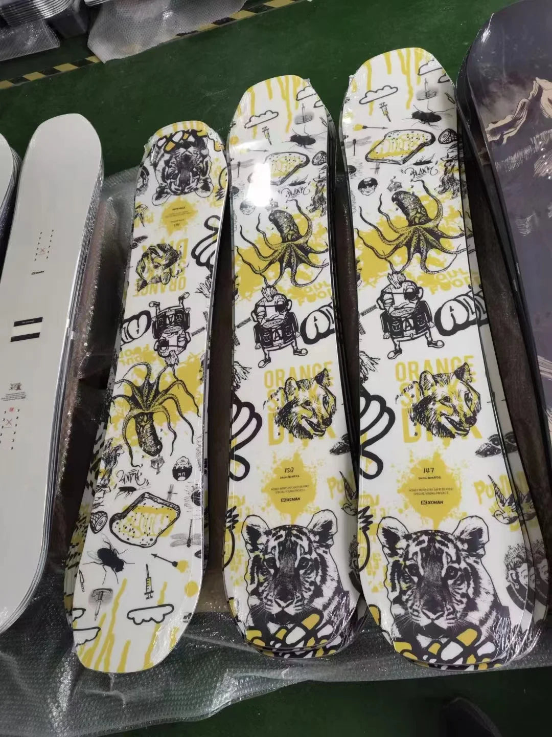 Manufacture Custom Multi-color Carbon Fiber Sandwich Snowboard Winter Sport