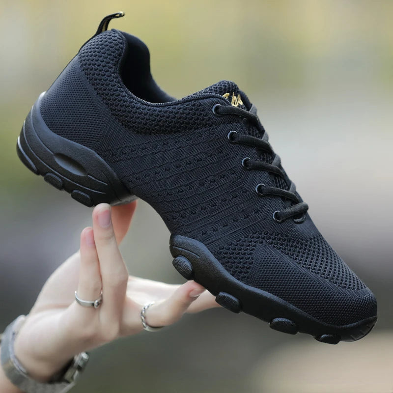 New Soft Sole Men Sports Shoes Anti-skid Square Dance Shoes Sneakers Net Jazz Shoes Fitness Team Performance Shoes