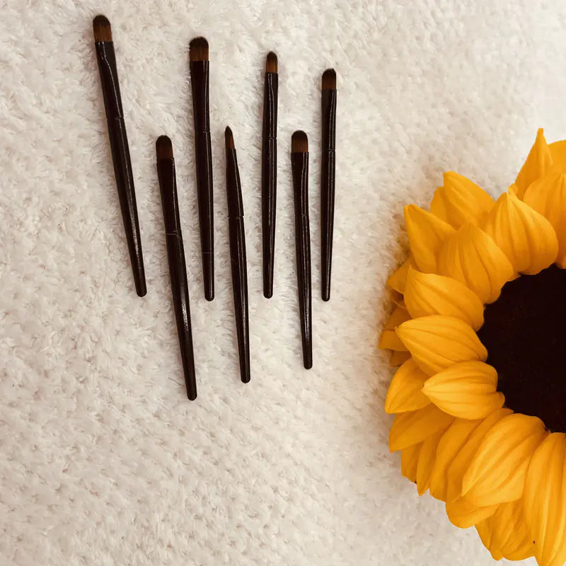 Black Round Head Eyeshadow Brush - Multi-Color Makeup Tool